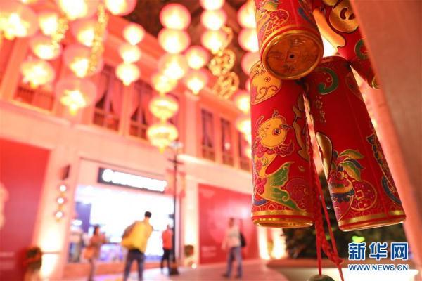 晚上香港的璀璨灯火，夜生活与文化交融的独特魅力