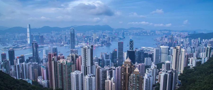 香港挂牌，金融与商业的璀璨新篇章