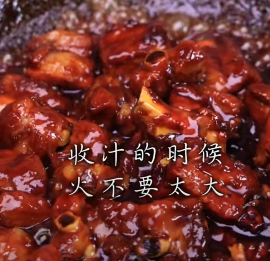 红烧糖醋排骨，经典家常菜的制作秘诀